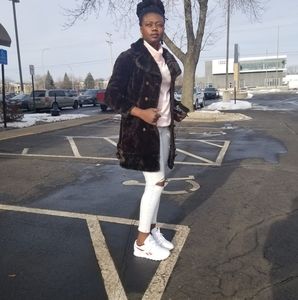 Meet your Posher, Pauline